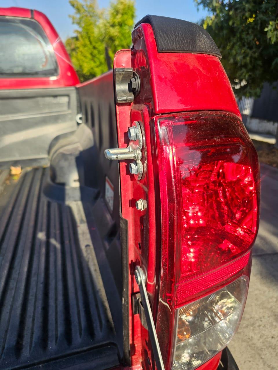 Toyota Hilux DX 2.4 TD 4x4 2024 | Casi Nueva | Solo 20.100 KM | Santiago