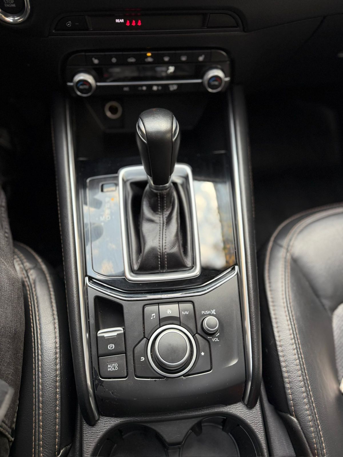 Freno de mano electrónico y mando HMI Mazda CX-5 2022 impecable