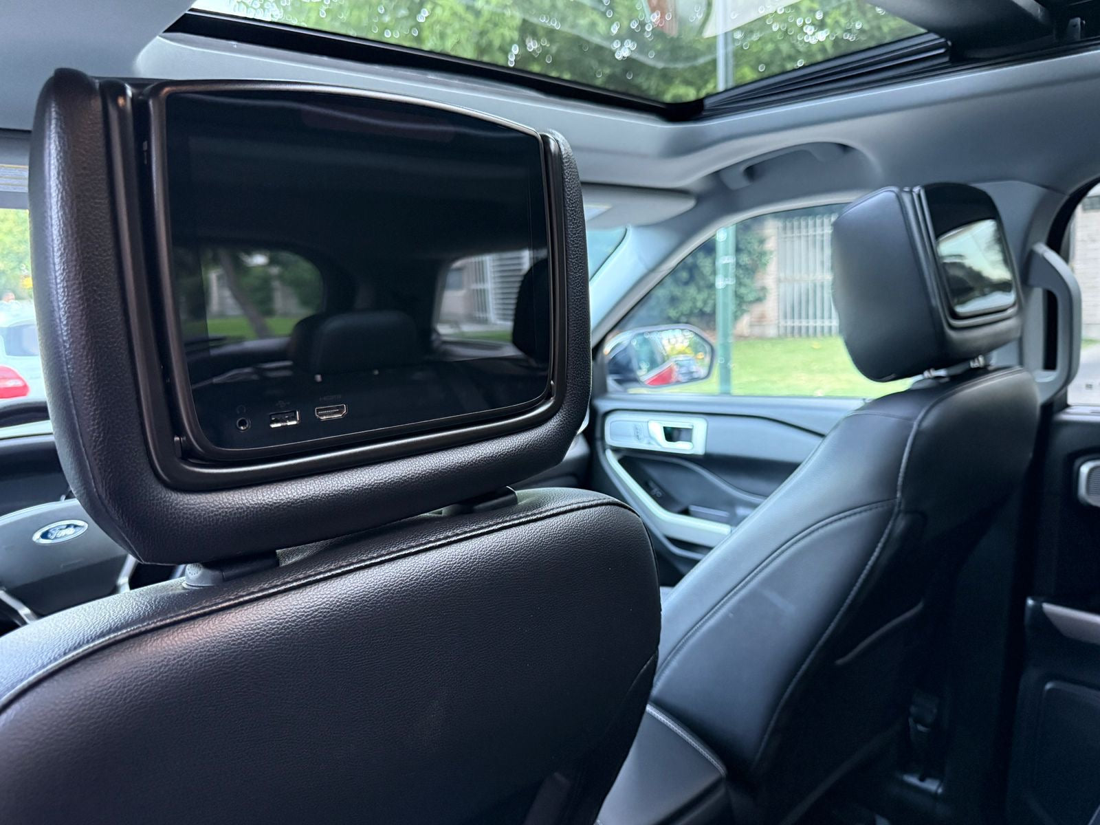 Sistema de entretenimiento pantallas asientos traseros Ford Explorer 2022