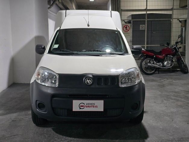RAM 700 Rapid 2022 frente furgón de carga blanco impecable