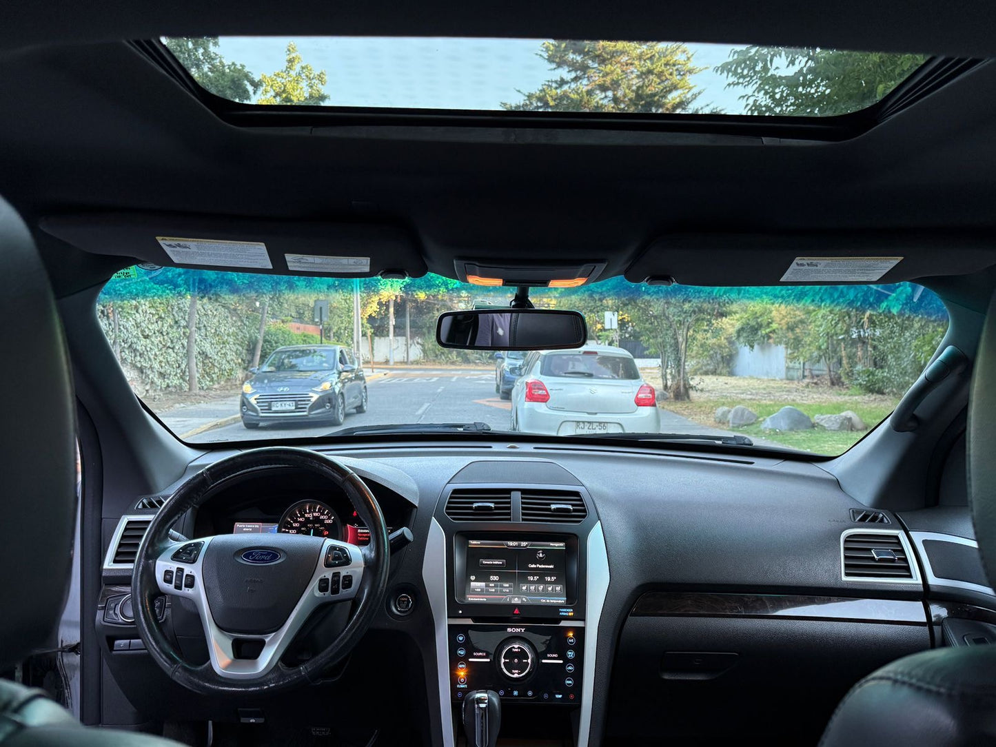 Sunroof eléctrico y controles de aire traseros Ford Explorer Limited