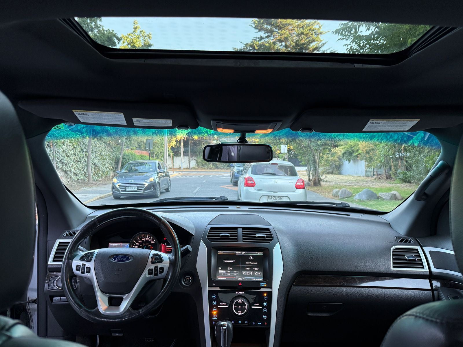 Sunroof eléctrico y controles de aire traseros Ford Explorer Limited