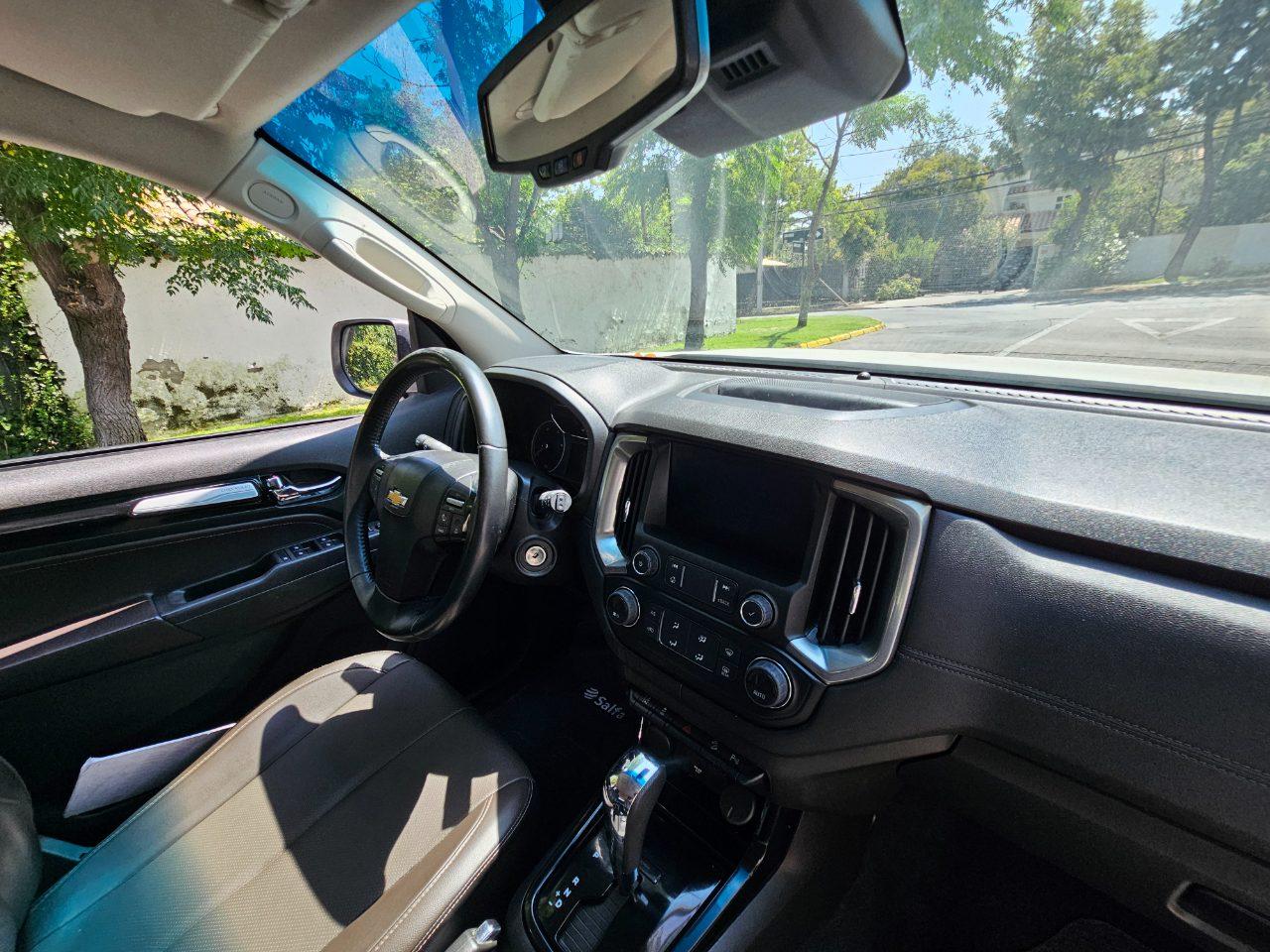 Interior Chevrolet Trailblazer 2022 asientos de cuero y 3 corridas
