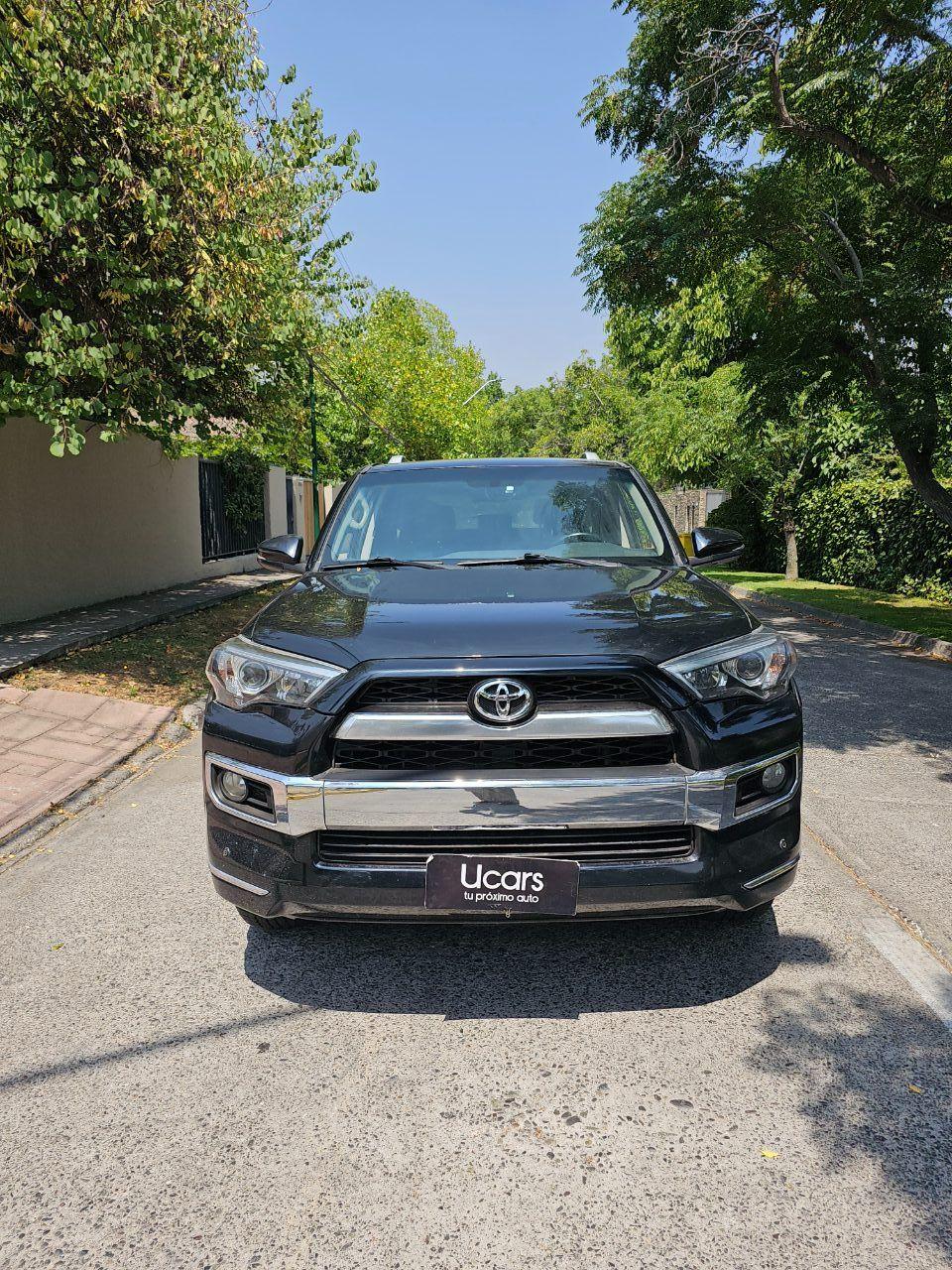 Toyota 4Runner Limited 2017 frente SUV negro robusto