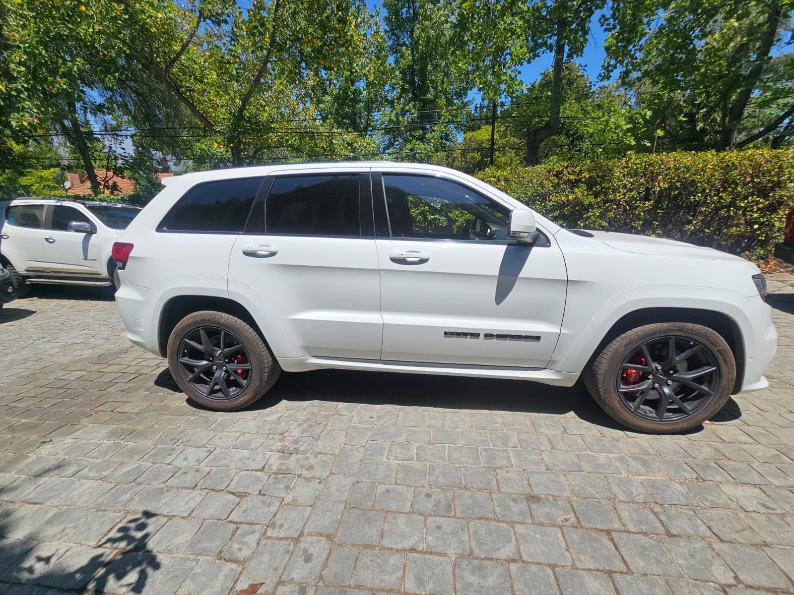 Grand Cherokee Srt8 6.4 V8 Gasolina Automático 2021 Santiago - detalle exterior