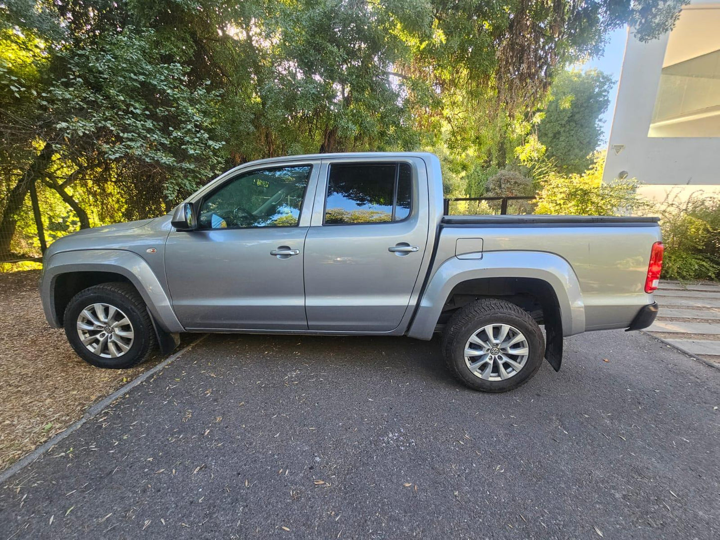 Vista lateral Volkswagen Amarok 2022 doble cabina Santiago