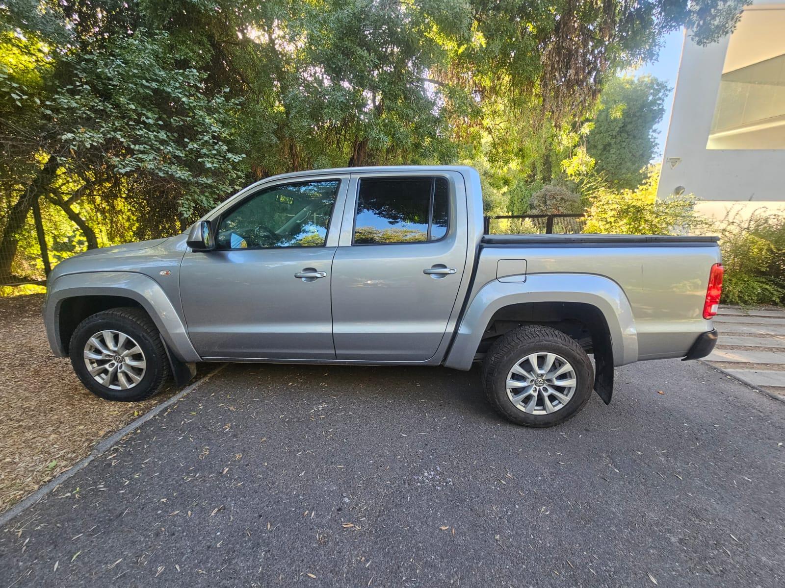 Vista lateral Volkswagen Amarok 2022 doble cabina Santiago
