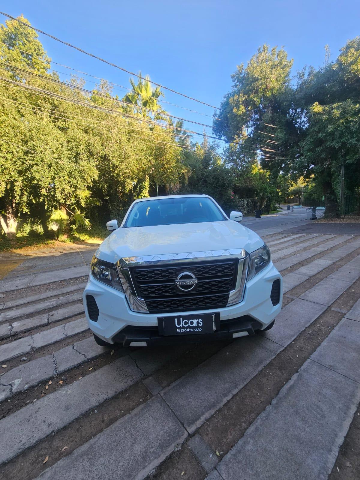 Nissan Navara 2.3 Diésel 2023 frente camioneta blanca robusta