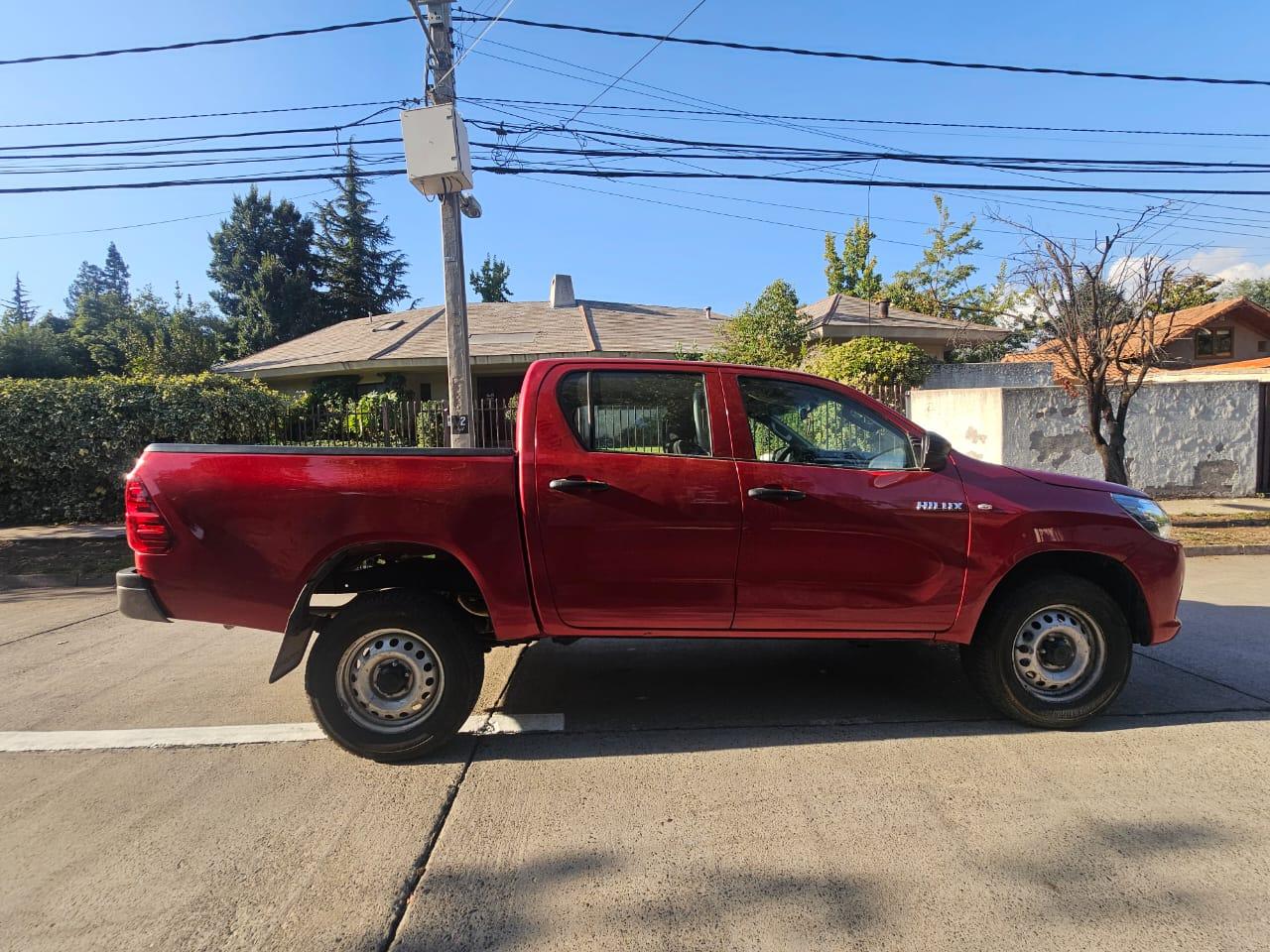 Toyota Hilux DX 2.4 Turbo Diésel 2024 | 4x4 | Solo 20.100 KM | Santiago