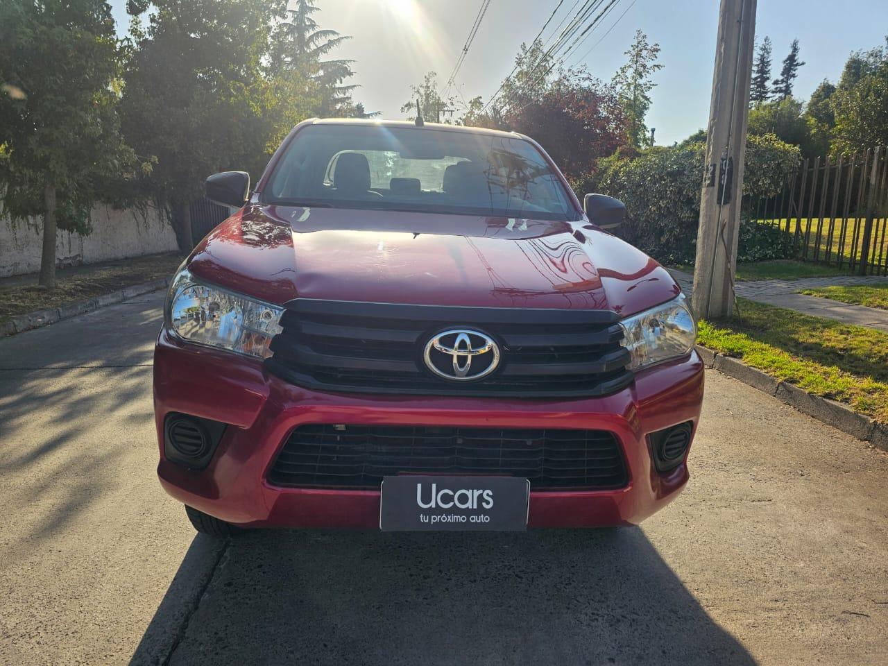 Toyota Hilux DX 4x4 2024 frente pickup roja doble cabina