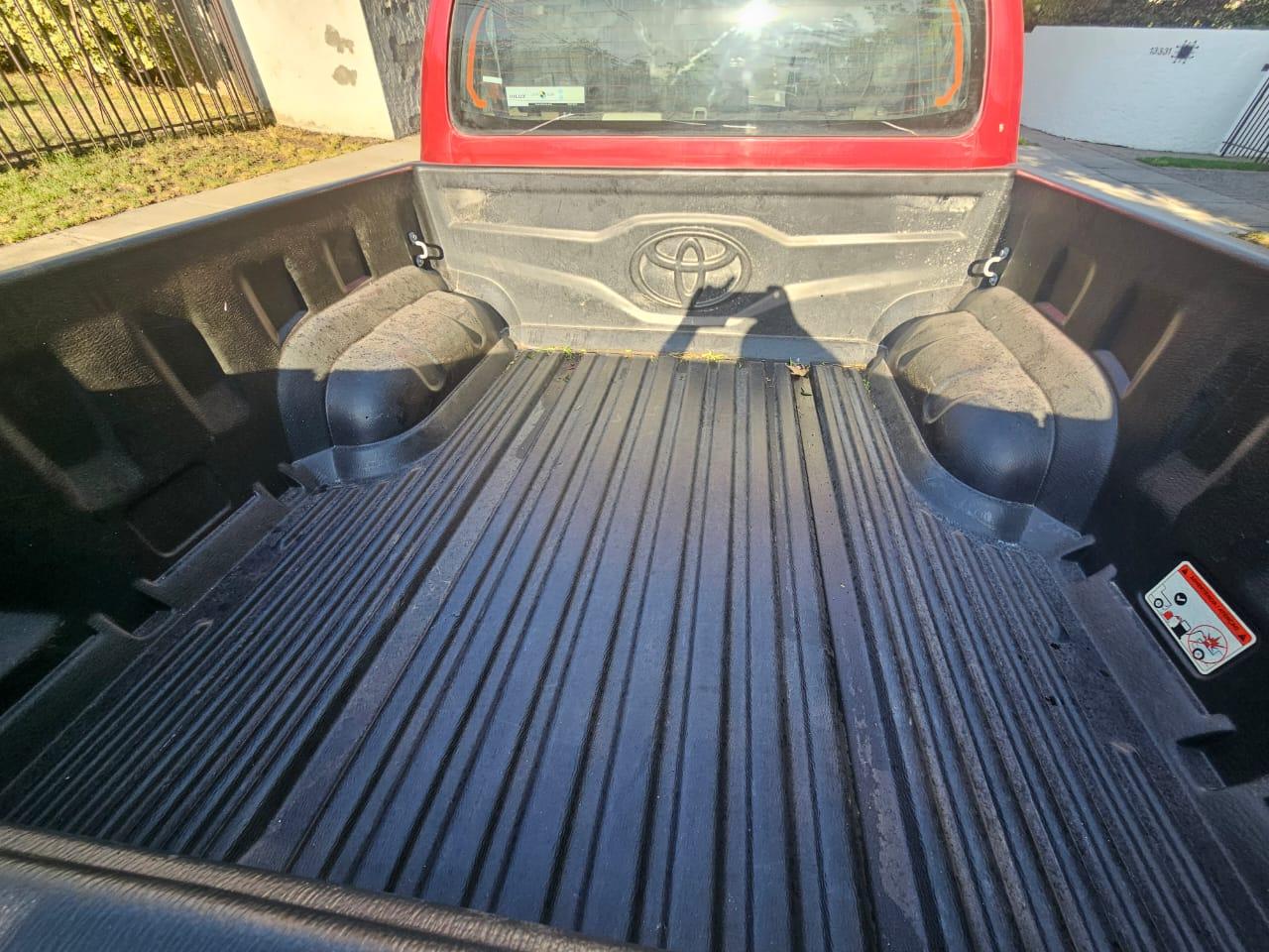Toyota Hilux DX 2.4 Turbo Diésel 2024 | 4x4 | Solo 20.100 KM | Santiago