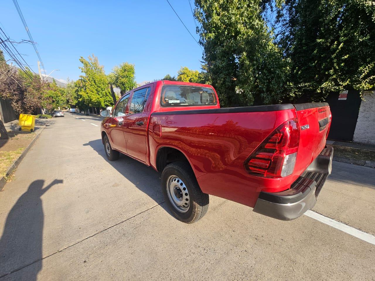 Toyota Hilux DX 2.4 TD 4x4 2024 | Casi Nueva | Solo 20.100 KM | Santiago