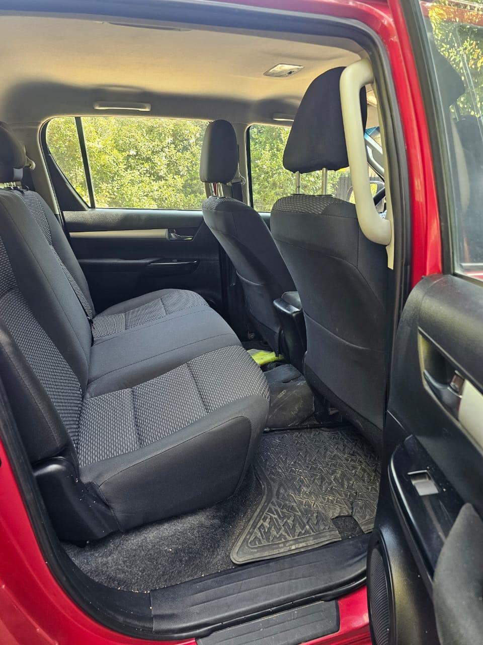 Toyota Hilux SR 2.8 Turbo Diésel 2022 | 4x4 | Motor High Torque | Santiago