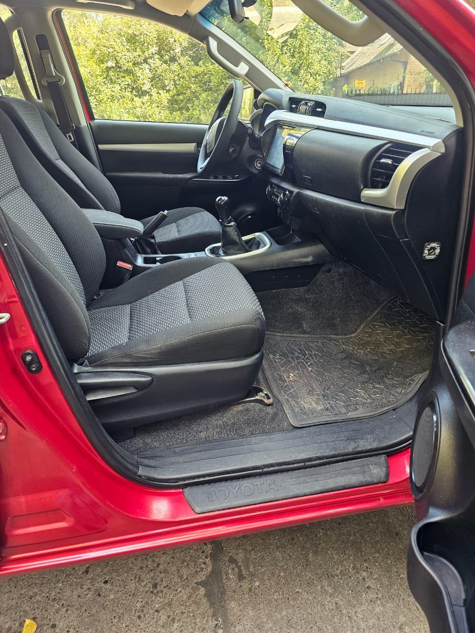 Toyota Hilux SR 2.8 Turbo Diésel 2022 | 4x4 | Motor High Torque | Santiago