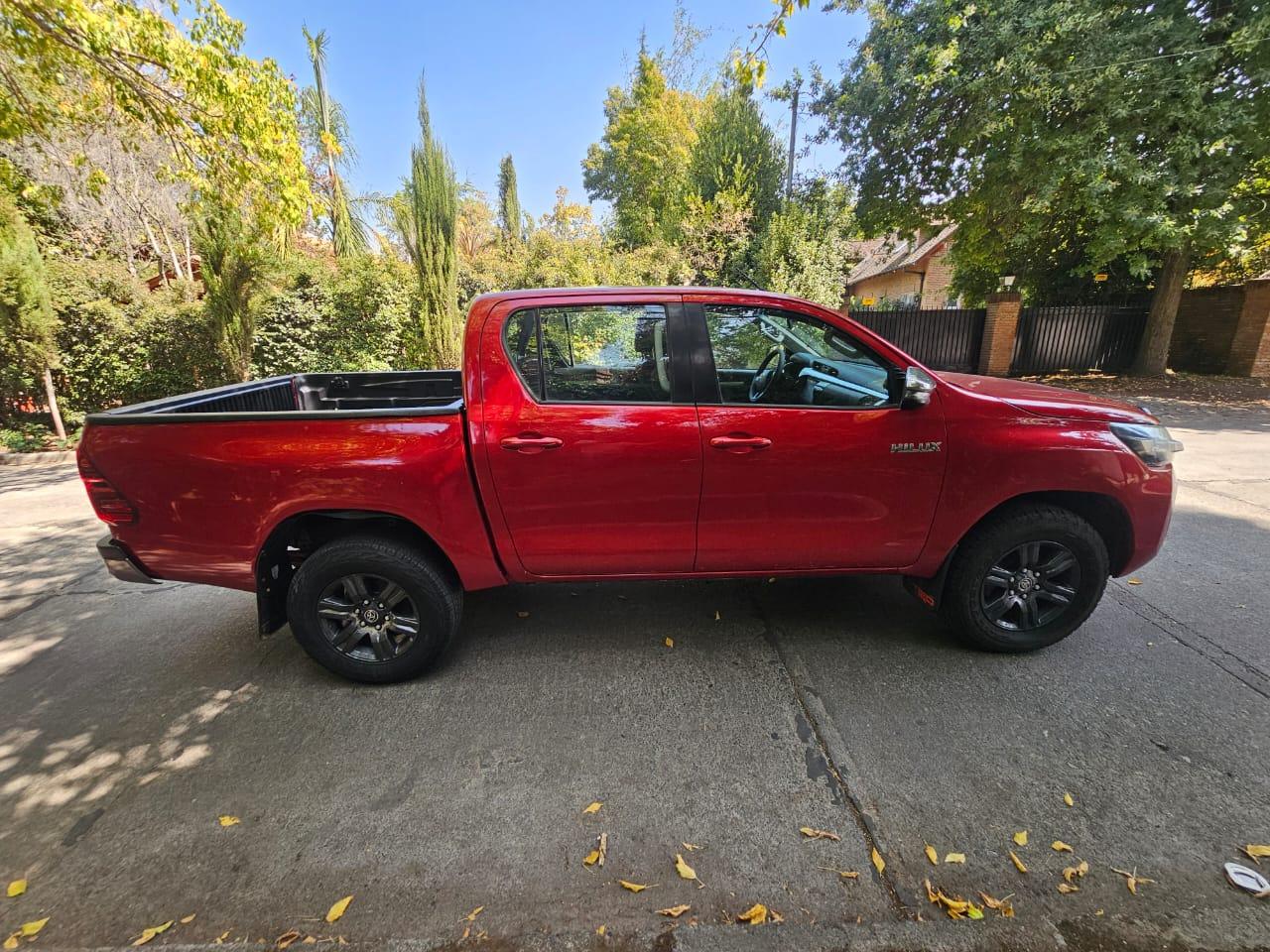 Toyota Hilux SR 2.8 Turbo Diésel 2022 | 4x4 | Motor High Torque | Santiago