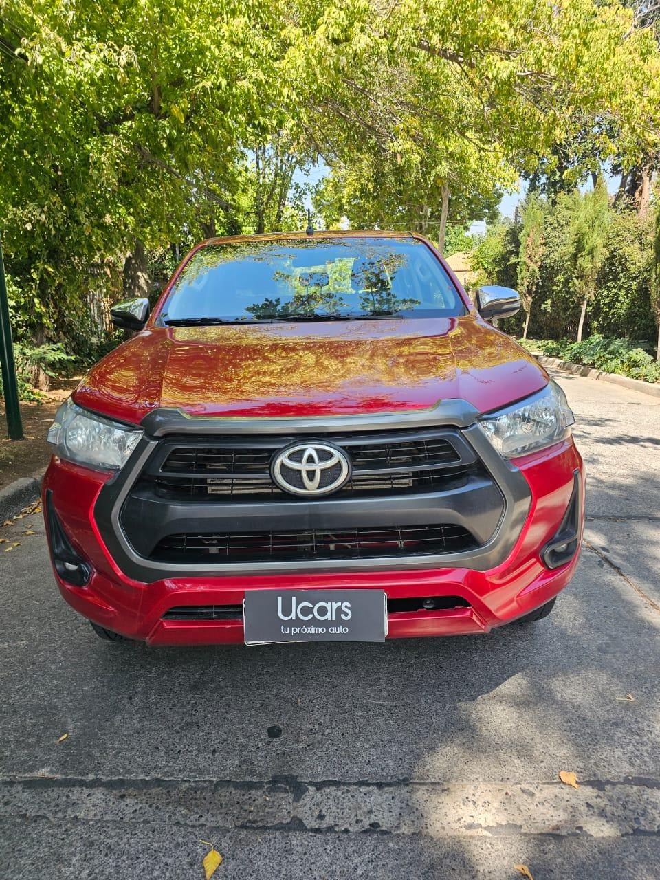 Toyota Hilux SR 2.8 2022 frente camioneta roja 4x4