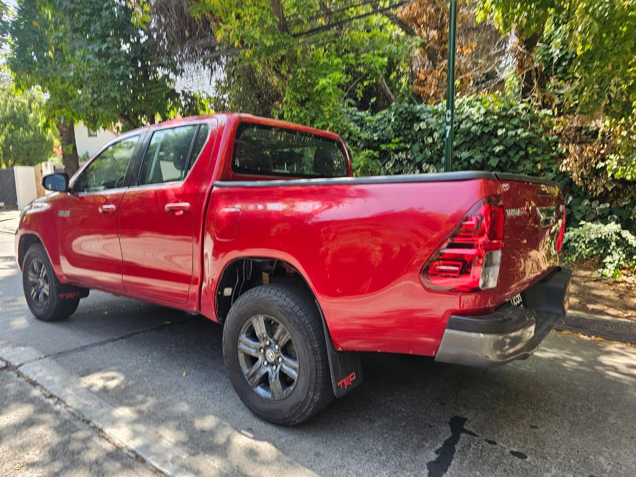 Toyota Hilux SR 2.8 Turbo Diésel 2022 | 4x4 | Motor High Torque | Santiago