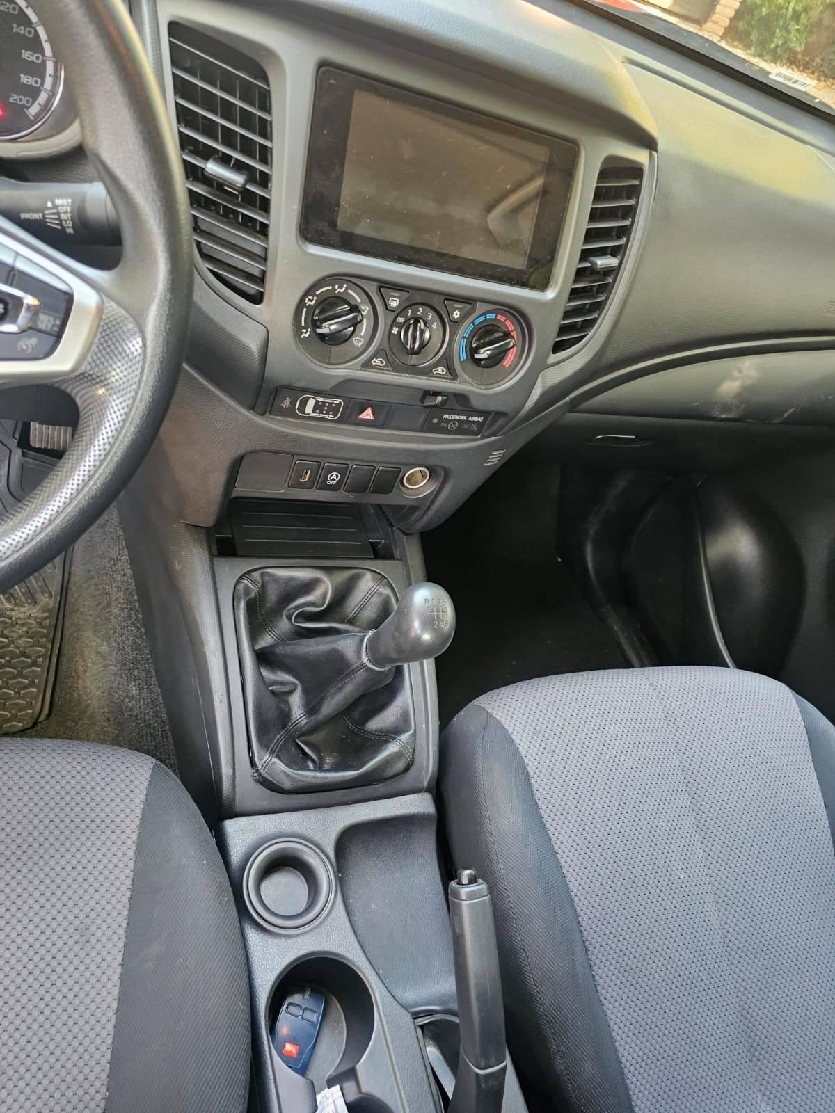 Mitsubishi L200 Katana Cr 2.4 Td 2024 45.000 km Santiago - foto 10