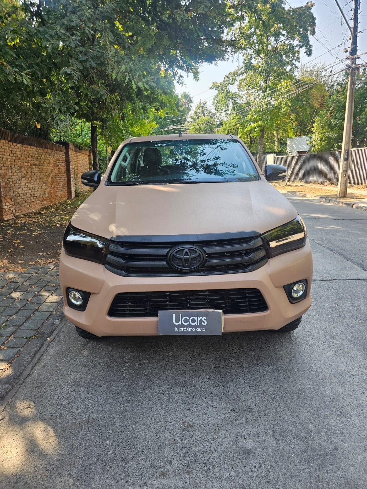 Hilux Sr 2.4 Td 4x4 Manual 4WD 2016 130.000 km Santiago - interior