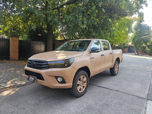 Toyota Hilux Sr 2.4 Td 4x4 2016 130.000 km Santiago - vista exterior
