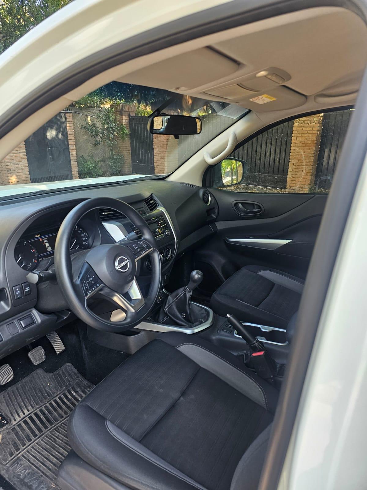 Nissan Navara D Cab 2.3 usada 2023 55.000 km en venta Santiago
