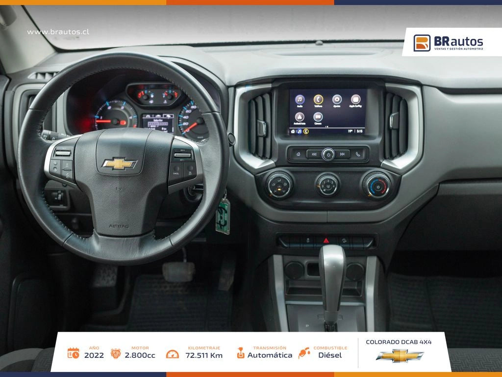 Interior Chevrolet Colorado 2022 pantalla MyLink y caja automática