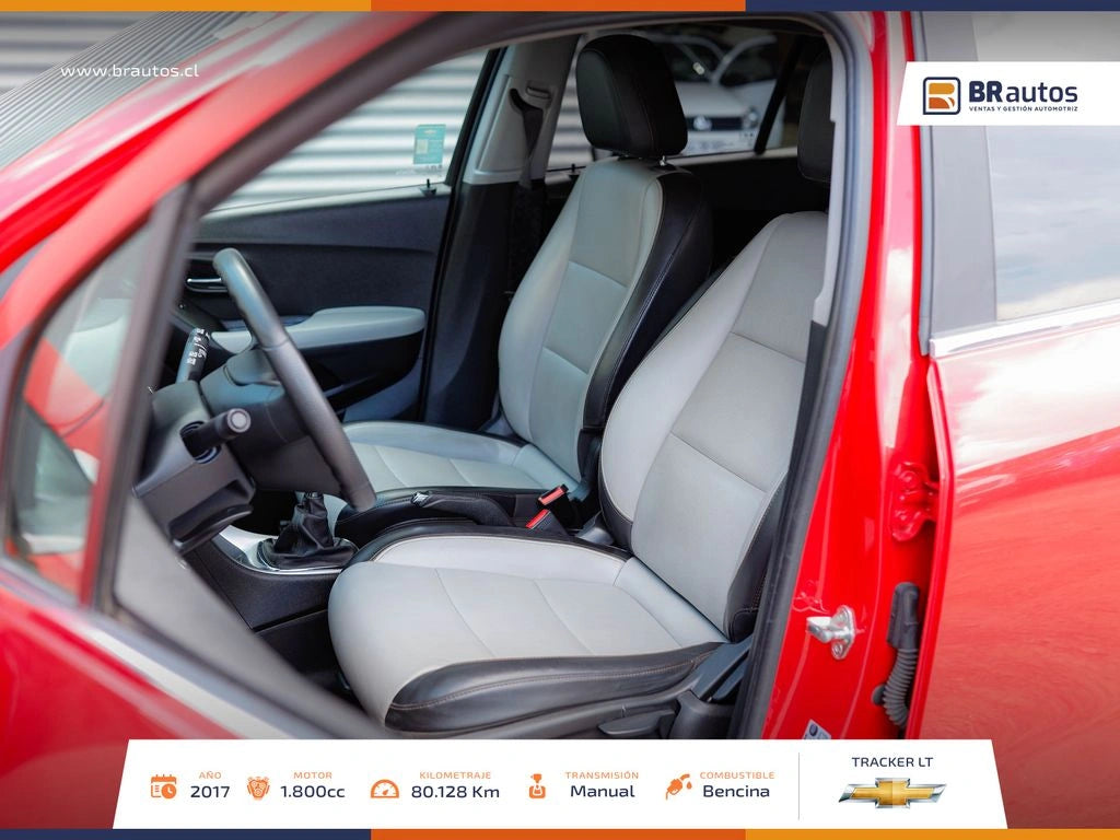 Interior Chevrolet Tracker 2017 pantalla touch y mandos al volante