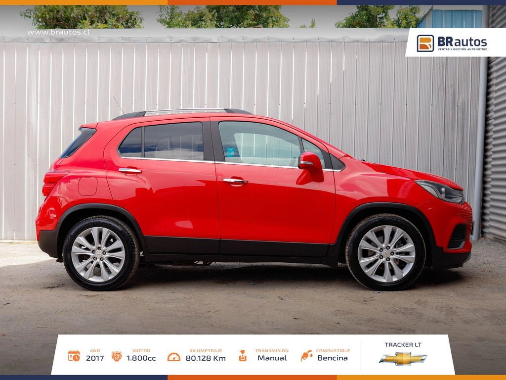 Interior Chevrolet Tracker 2017 pantalla touch y mandos al volante