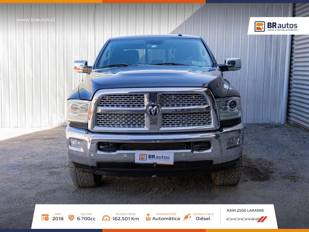 Dodge RAM 2500 Laramie 2018 frente imponente cromado