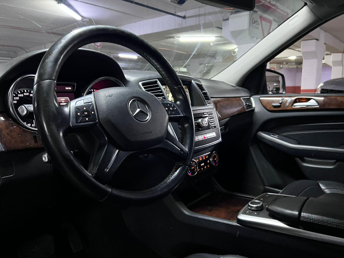 Interior Mercedes ML 350 2014 asientos de cuero y terminaciones en madera