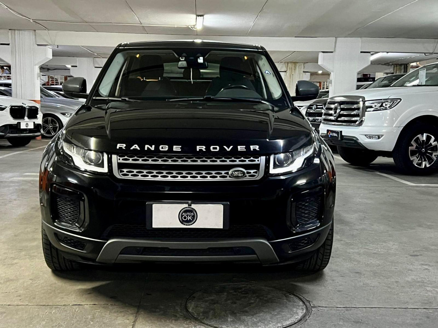 Range Rover Evoque 2018 frente SUV premium blanco diseño coupé