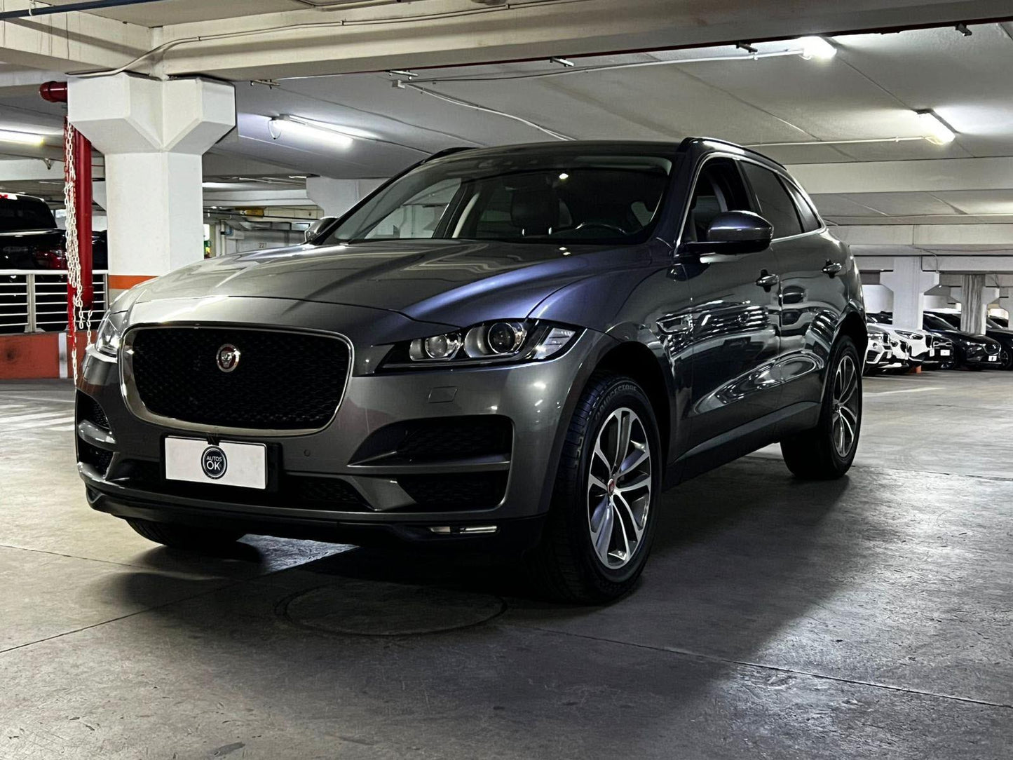 Vista lateral Jaguar F-Pace 2017 diseño deportivo y tracción AWD Santiago
