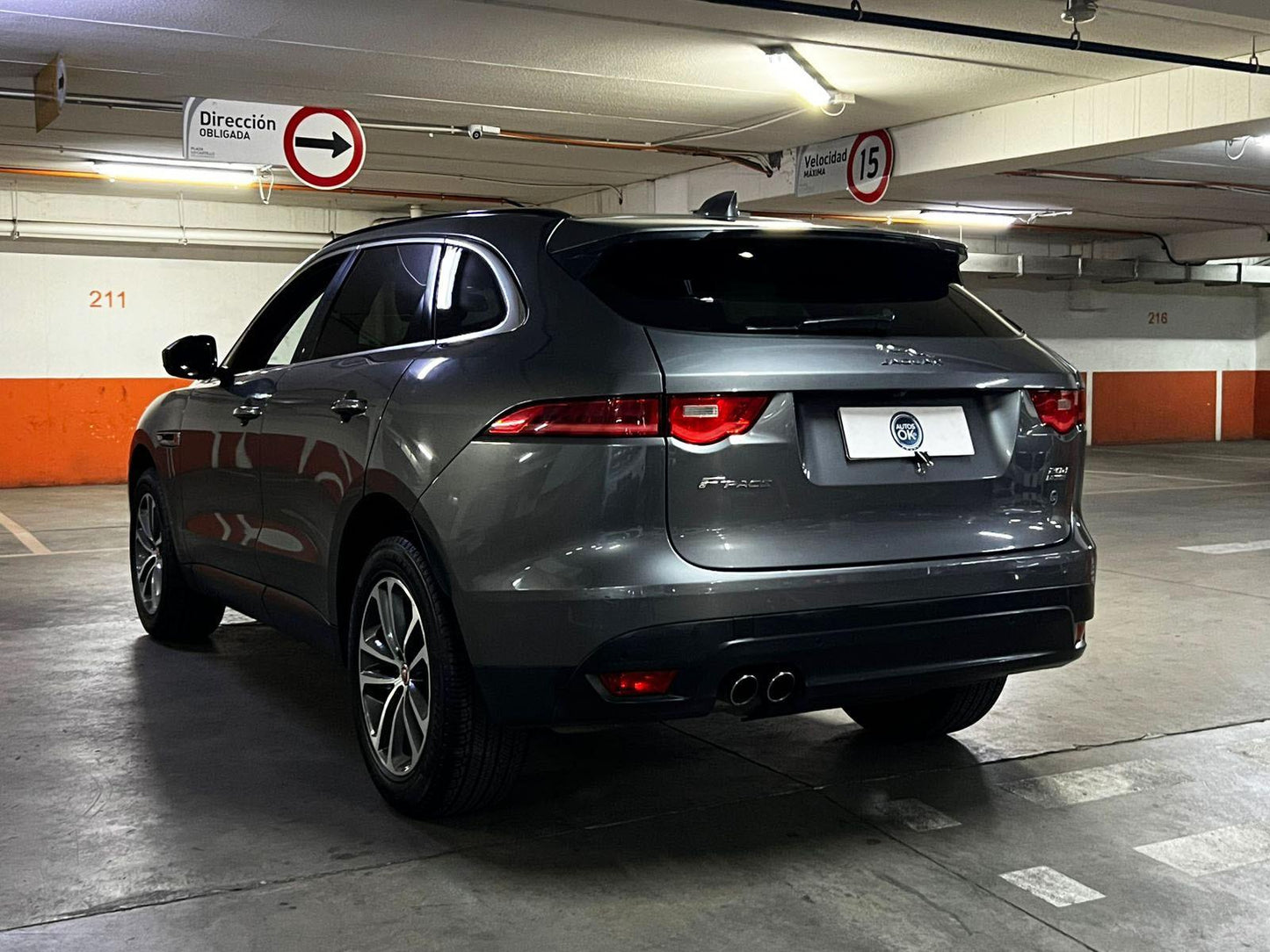 Jaguar F-Pace Prestige 2.0D AWD 2017 | Lujo Británico | Diésel Eficiente | Santiago