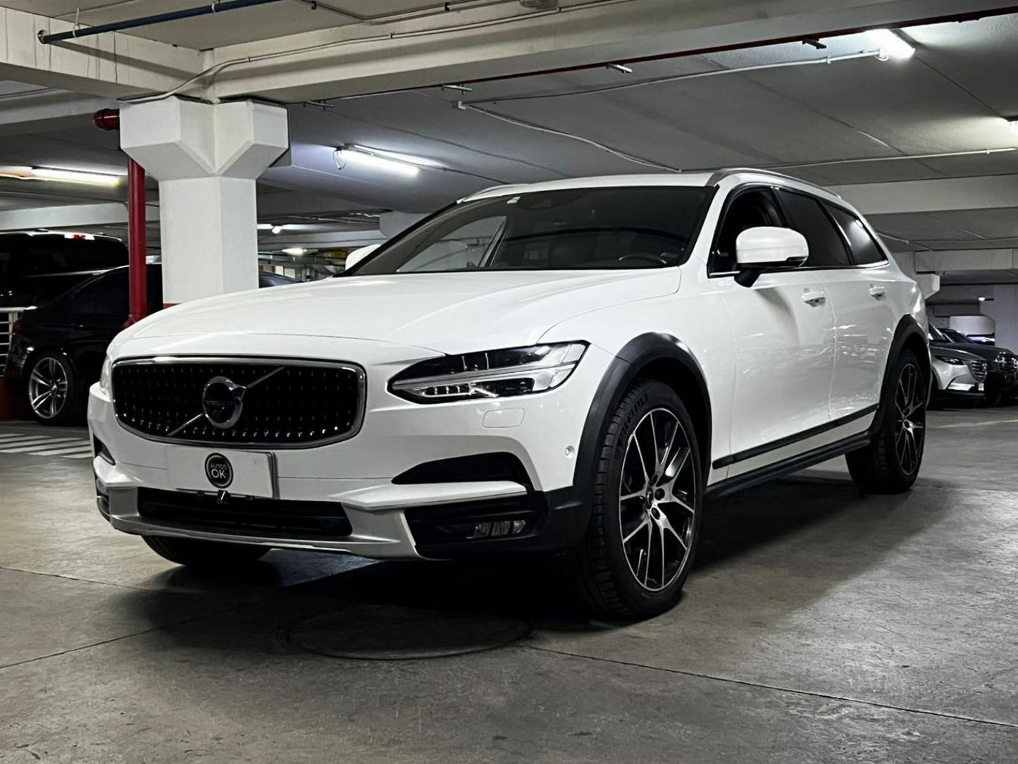 Vista lateral Volvo V90 Cross Country 2019 diseño escandinavo y tracción AWD Santiago