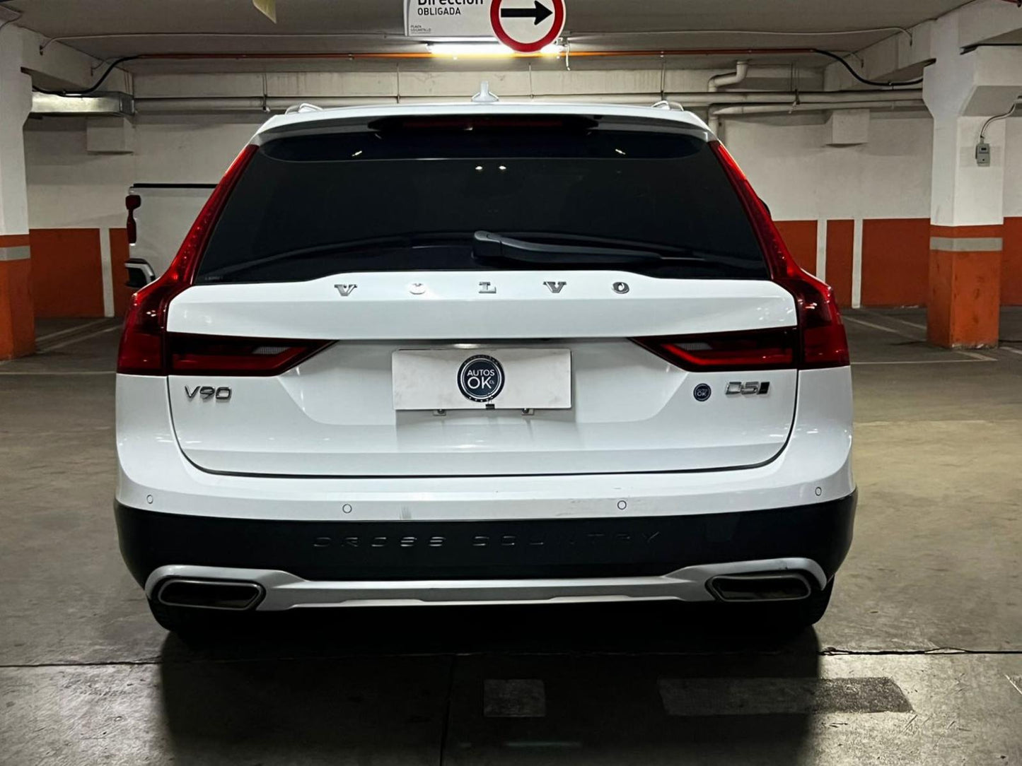 Volvo V90 Cross Country D5 Inscription 2019 | Lujo Off-Road | Mantenciones Oficiales | Santiago
