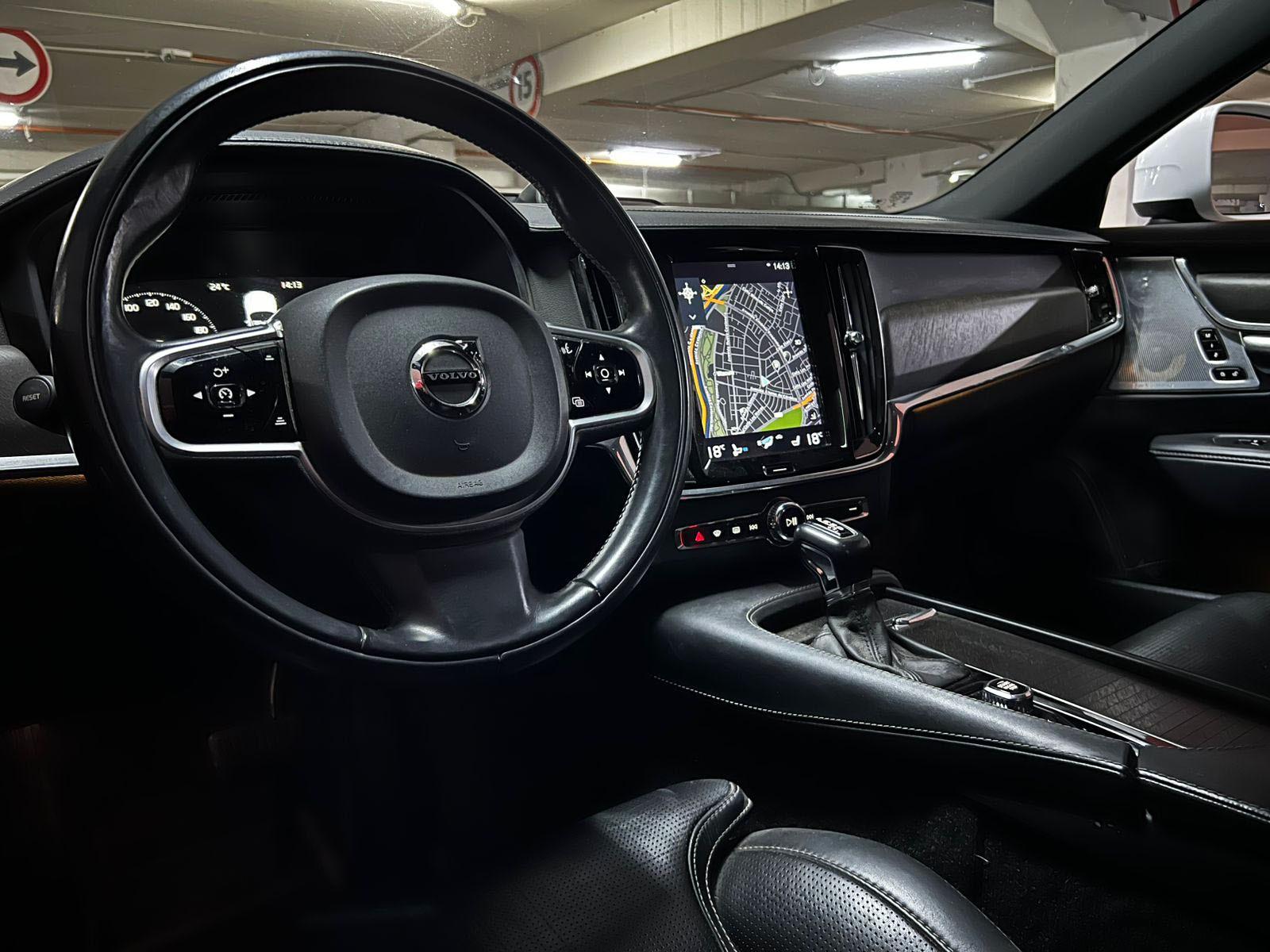 Interior Volvo V90 Inscription 2019 asientos cuero Nappa y madera real