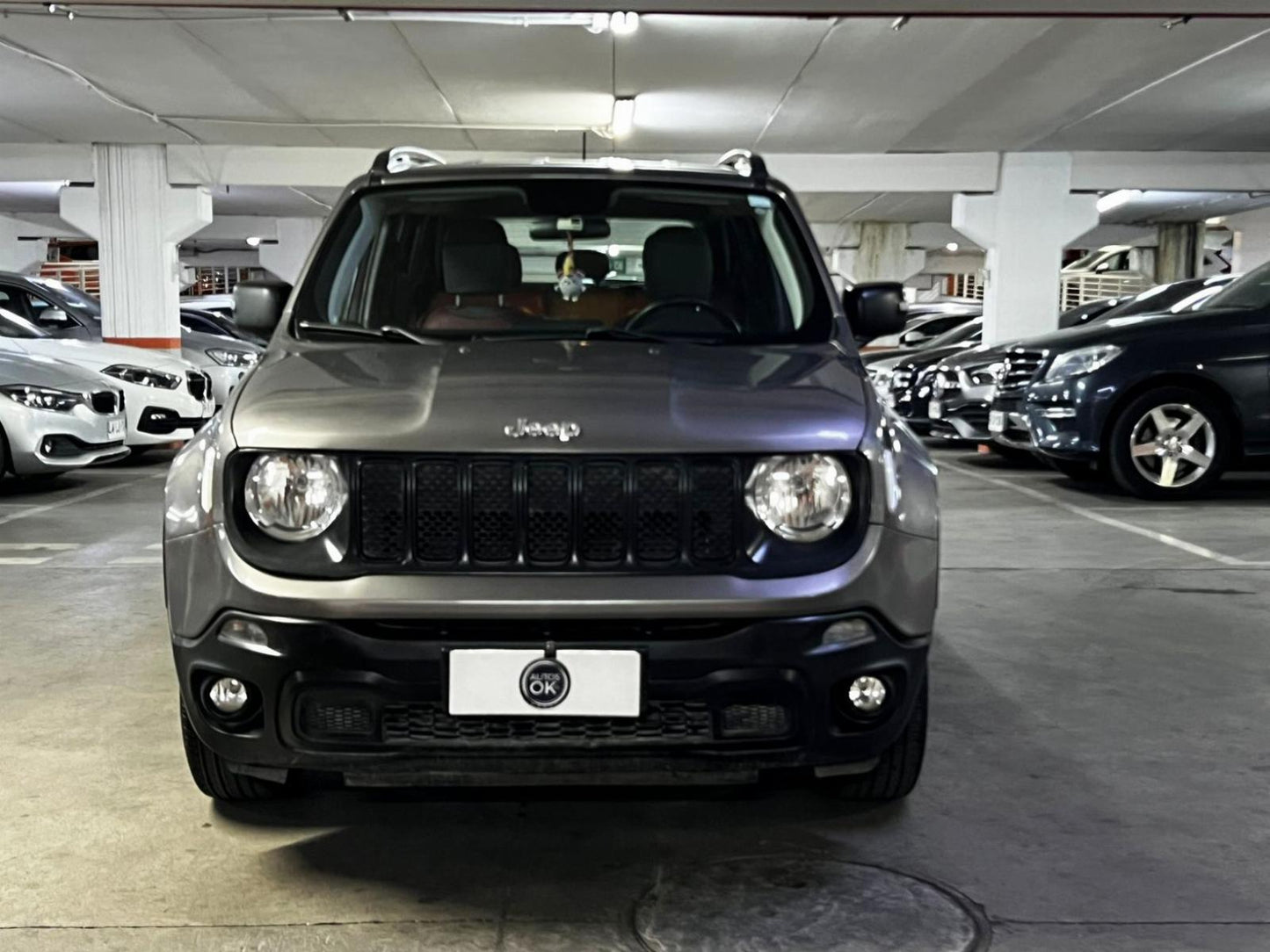 Jeep Renegade Sport 2022 frente SUV compacto blanco diseño robusto