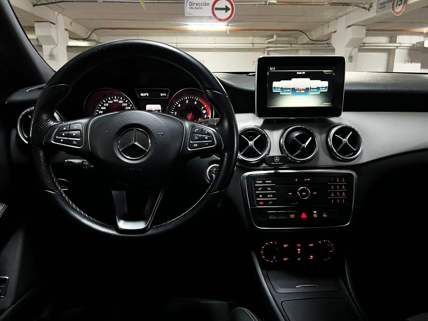 Mercedes-Benz CLA 180 1.6 Turbo 2016 | Diseño Coupé | Tecnología Alemana | Santiago