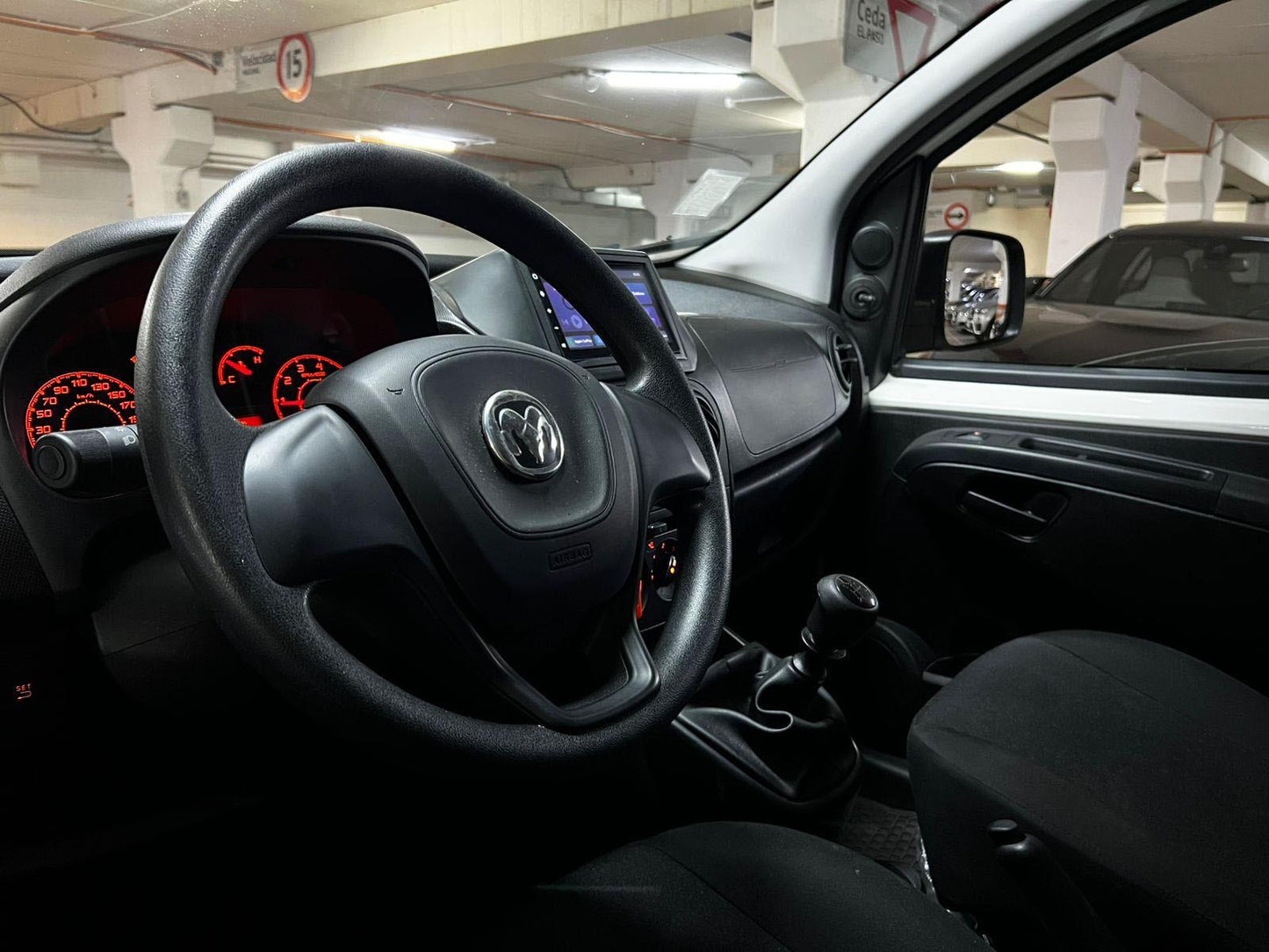 Interior RAM 700 City 2022 cabina impecable y aire acondicionado Santiago