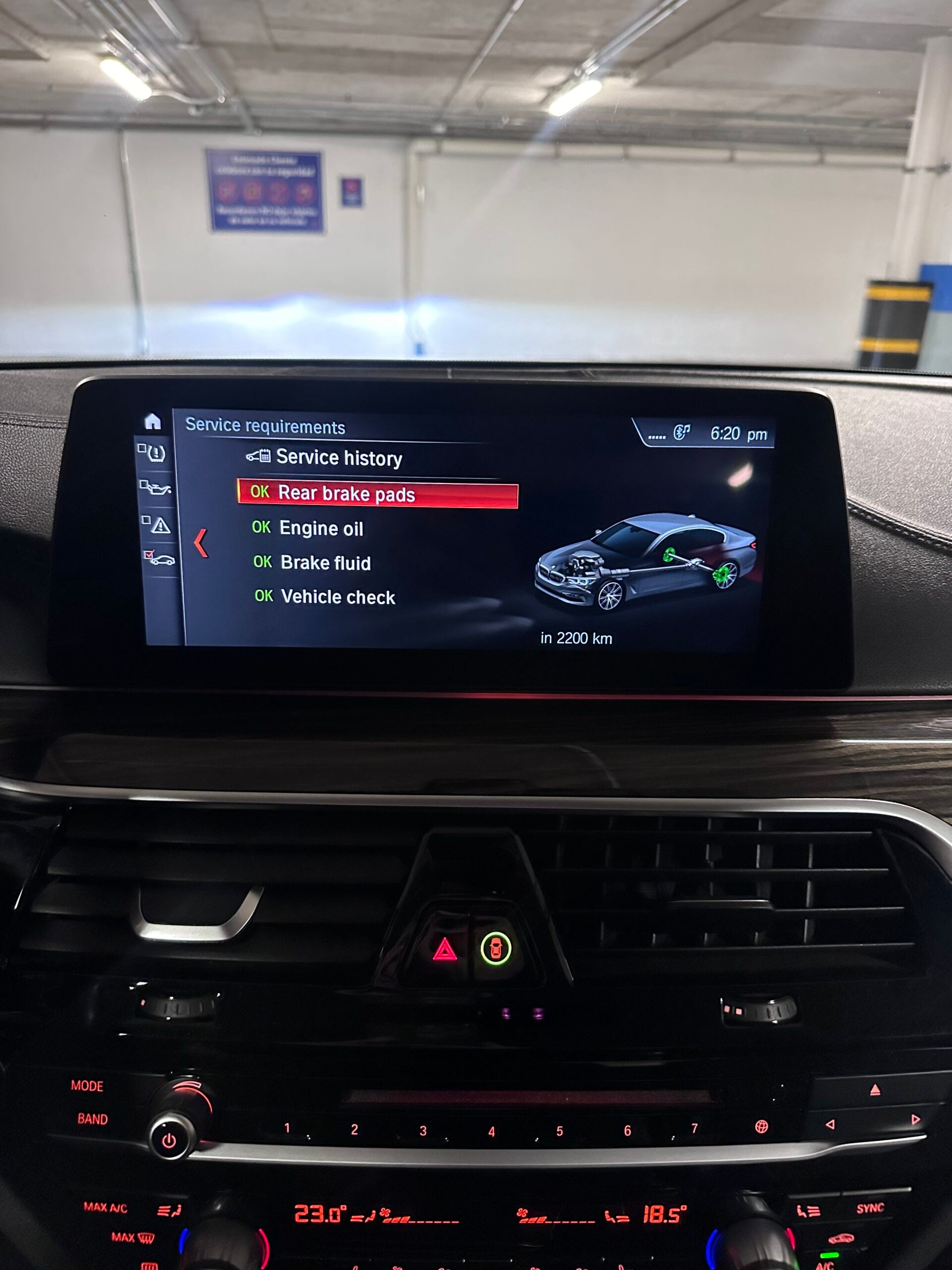 Selector de modos de conducción y sistema iDrive BMW 530e Luxury