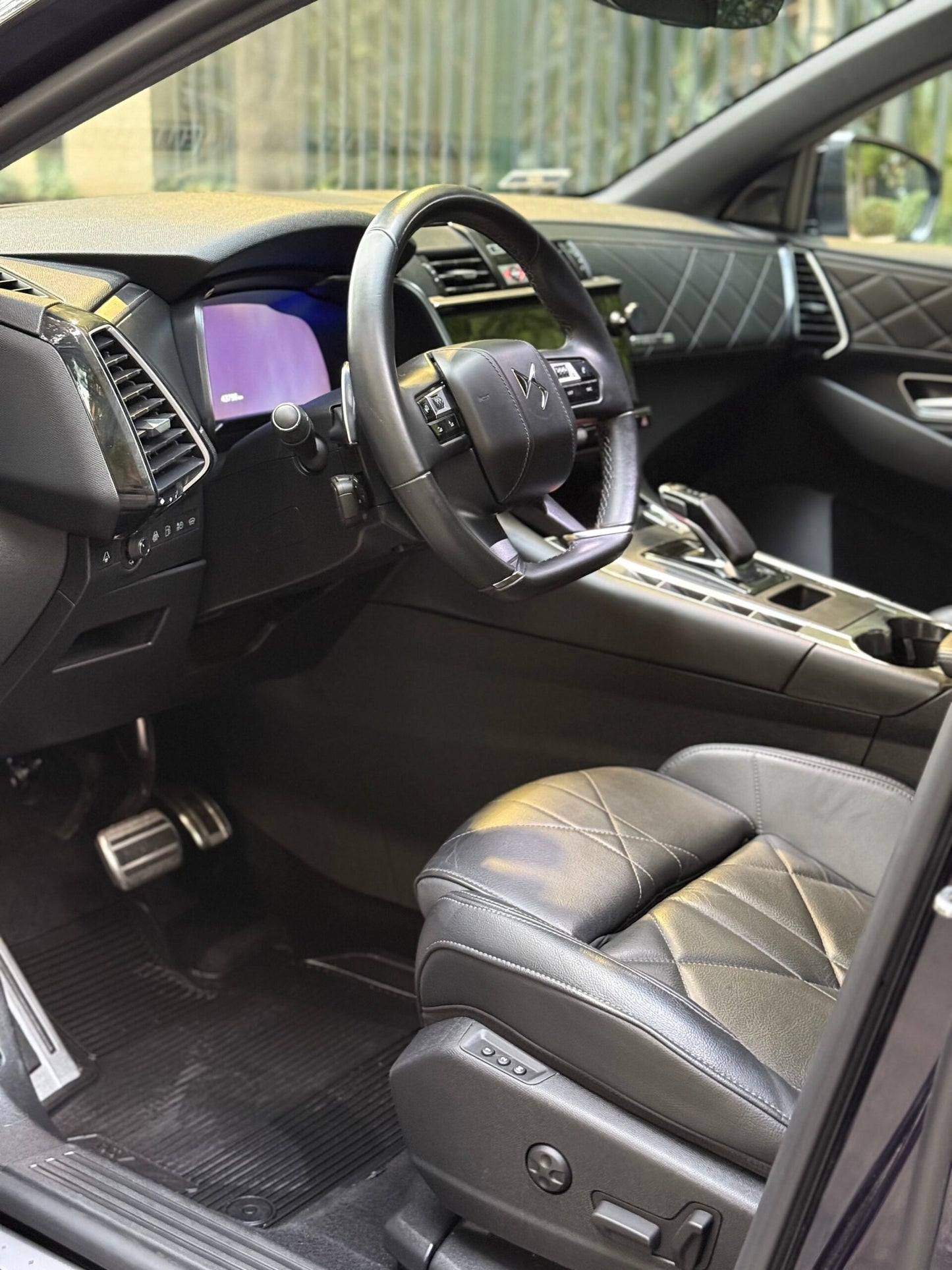 Interior de lujo DS7 Crossback Rivoli tapiz de cuero reloj B.R.M. y pantalla central