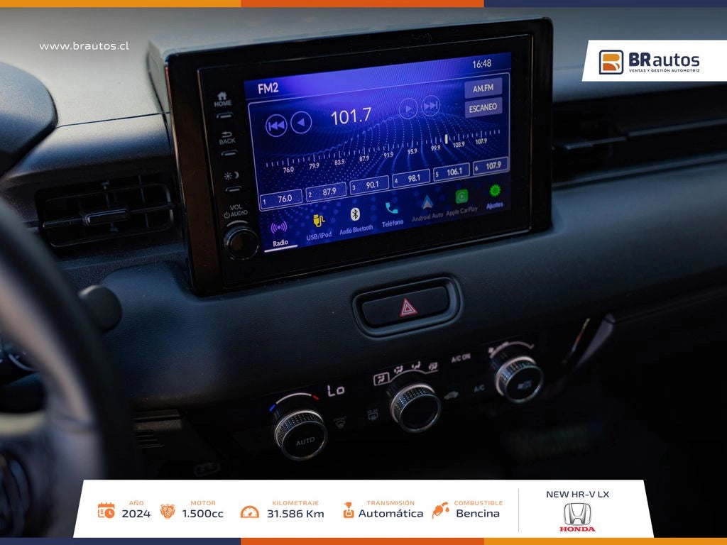 Interior Honda HR-V 2024 pantalla touch y climatizador digital