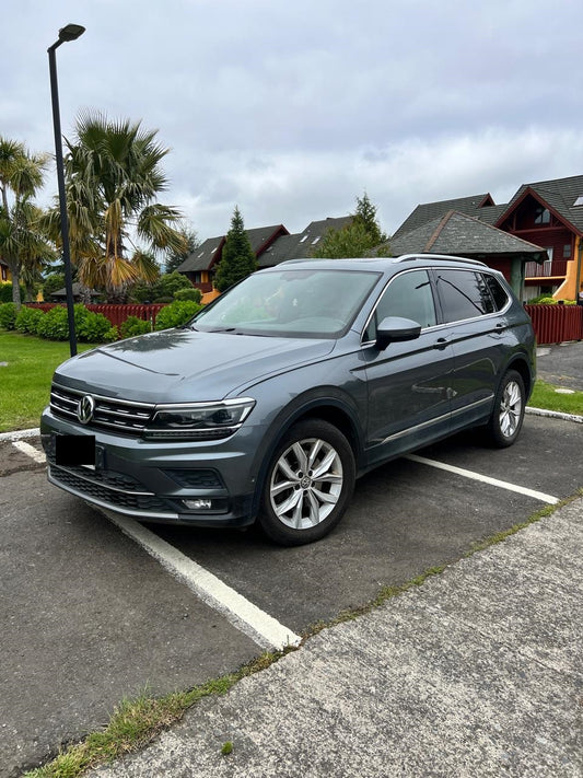 Volkswagen Tiguan Limited 2019 blanca frente SUV familiar impecable Chile