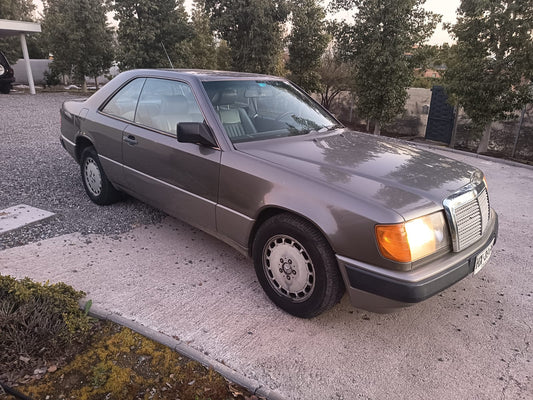 Mercedes-Benz 300CE 1988 plateado frente clásico W124 Chile