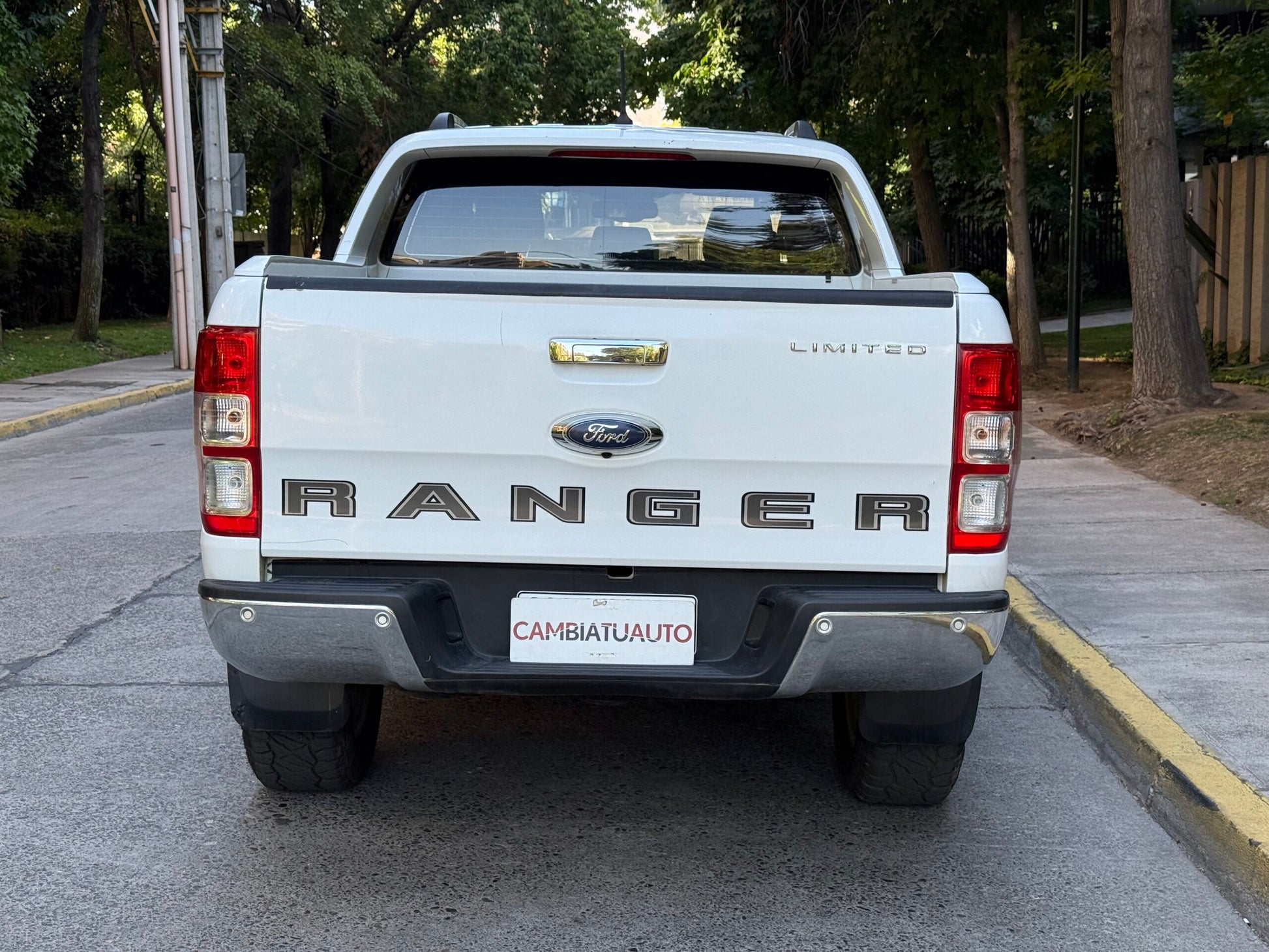 Vista trasera Ford Ranger Limited 3.2 sensores y cámara de retroceso