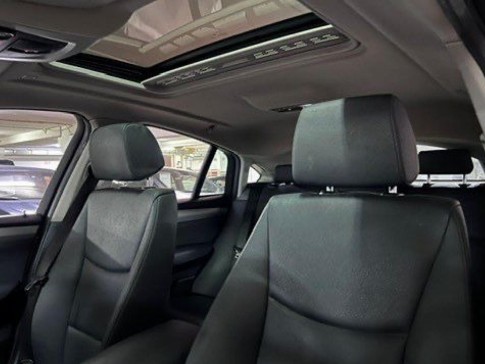 Interior BMW X4 2017 consola iDrive y acabados de lujo