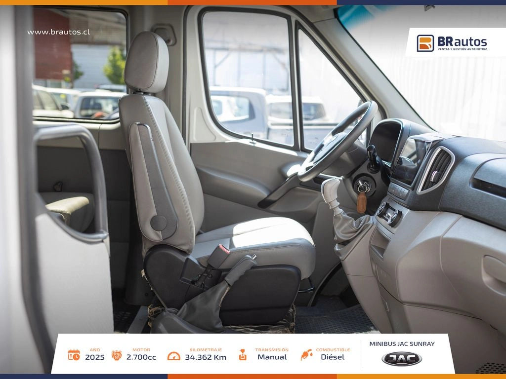 Vista interior asientos JAC Sunray 2025 aire acondicionado trasero