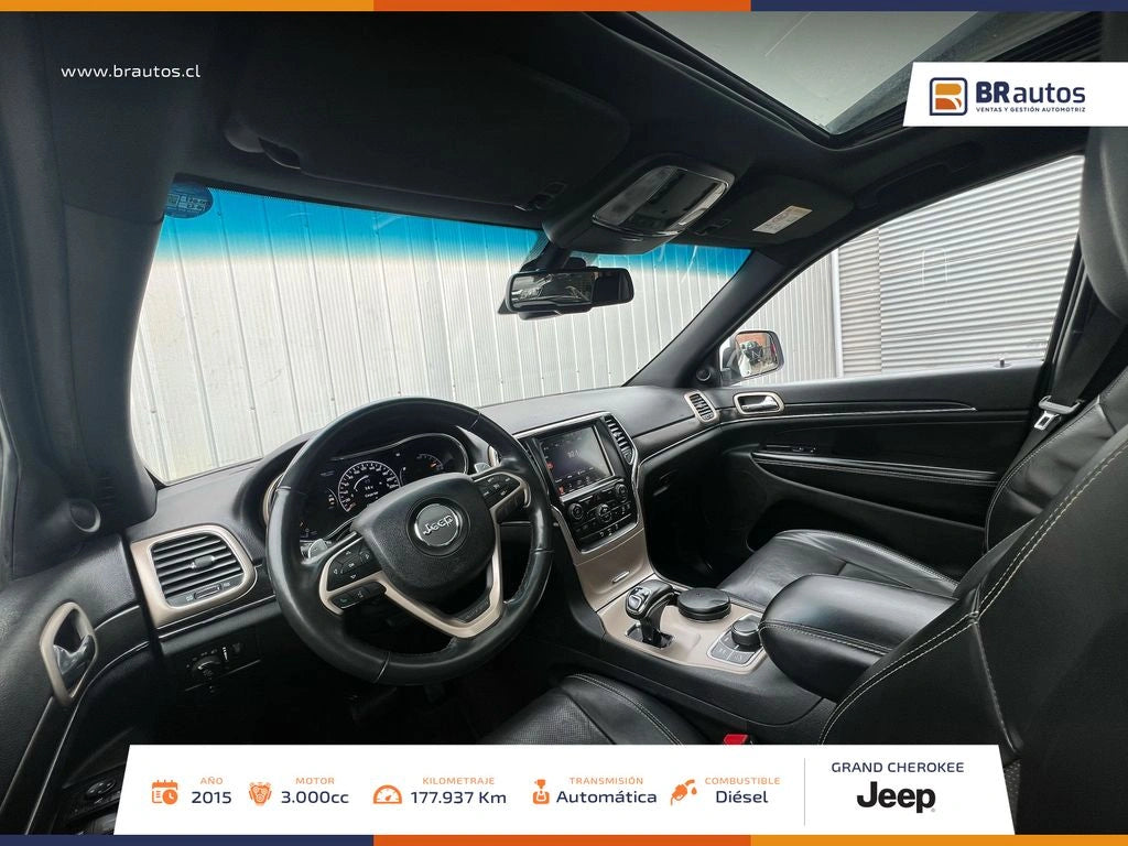 Interior Jeep Grand Cherokee 2015 asientos de cuero y pantalla táctil