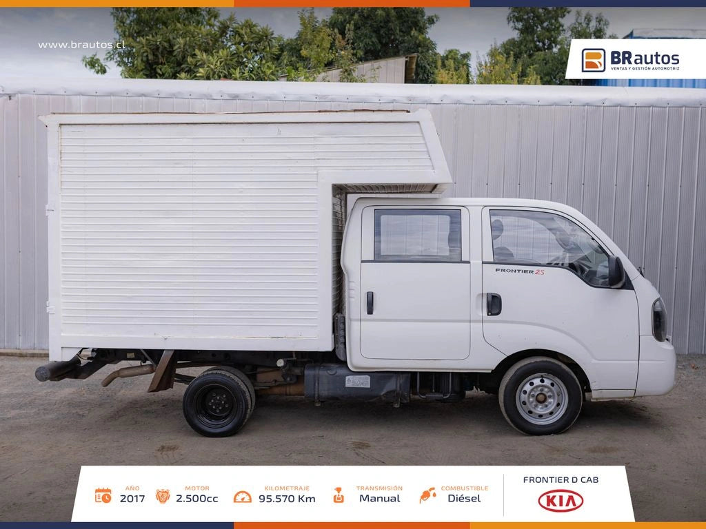 Vista lateral Kia Frontier 2.5 pick-up barandas abatibles