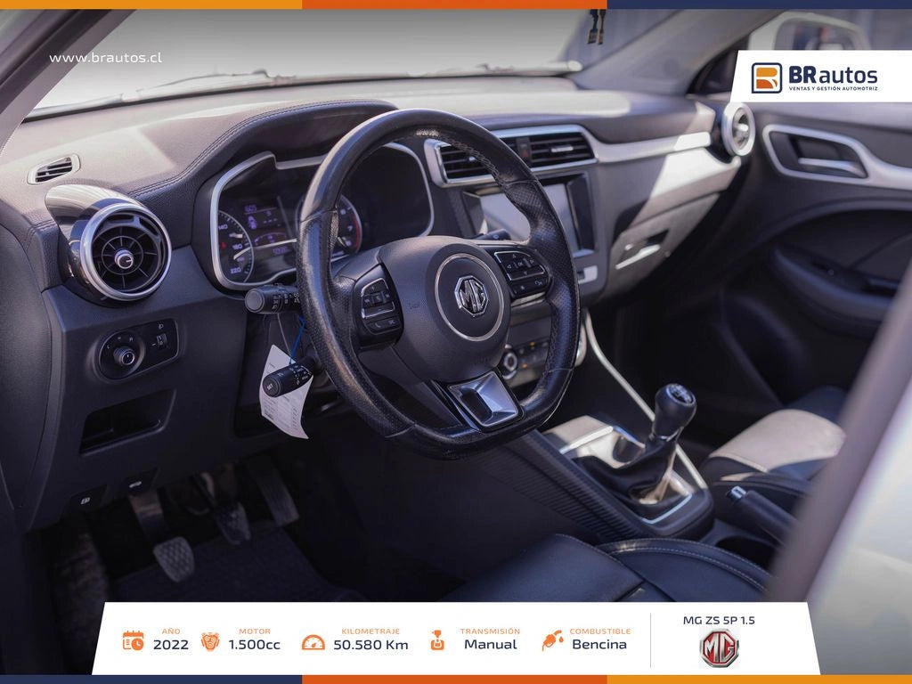 Interior MG ZS 2022 volante multifunción y aire acondicionado